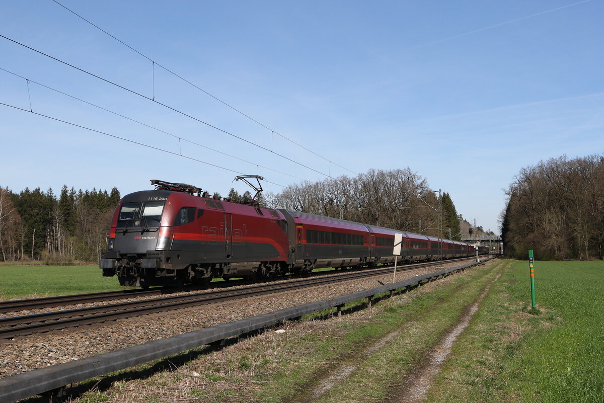 1116 203 auf dem Weg nach Innsbruck am 20. Mrz 2024 bei Brannenburg.
