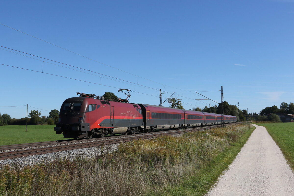 1116 214 aus Salzburg kommend am 15. Oktober 2021 bei bersee am Chiemsee.