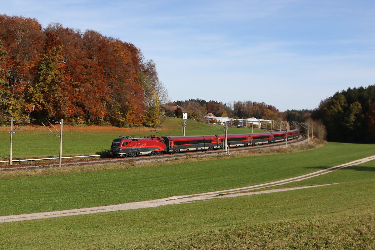 1116 214 war am 31. Oktober 2025 bei Axdorf in Richtung Rosenheim unterwegs.