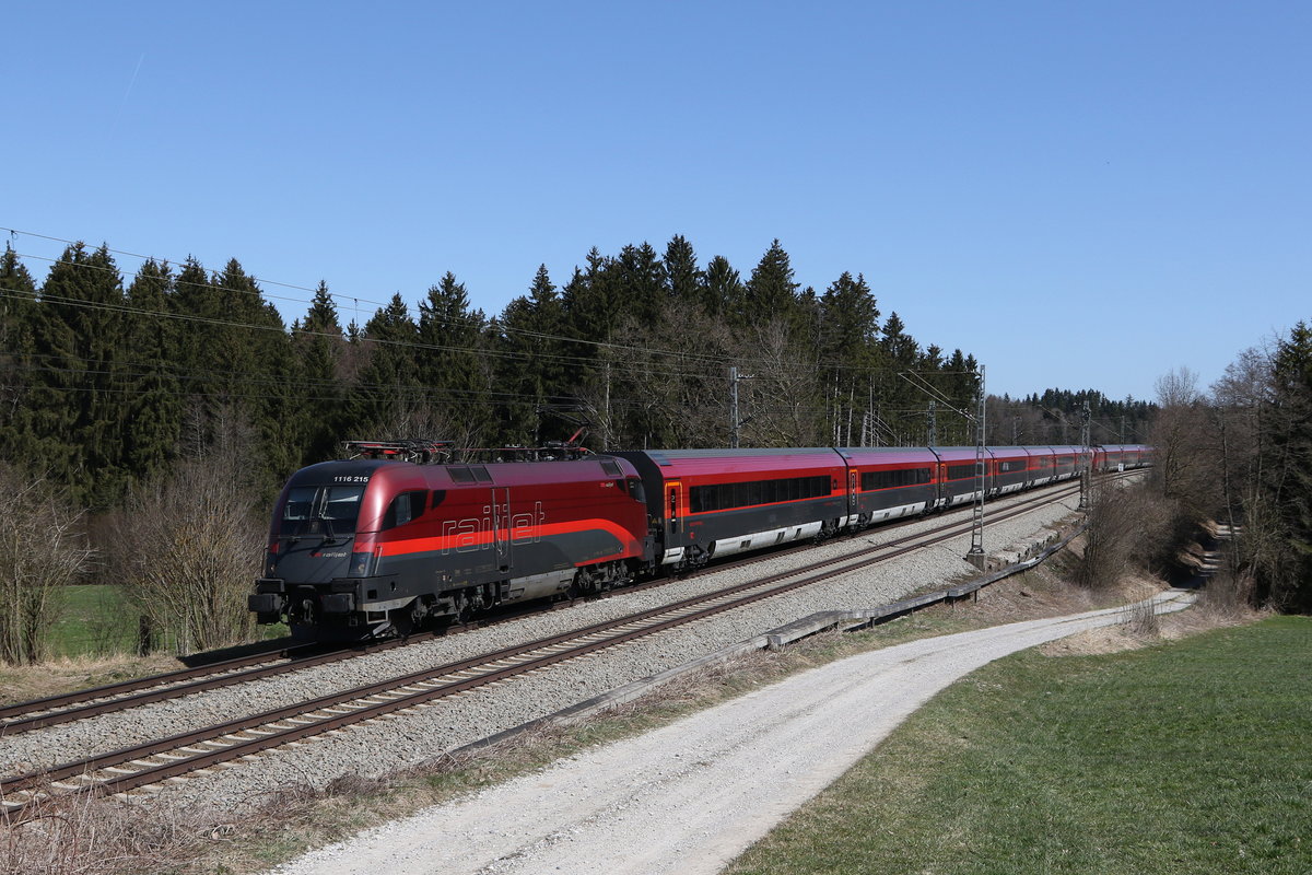 1116 215 aus Salzburg kommend am 31. Mrz 2021 bei Grabensttt im Chiemgau.