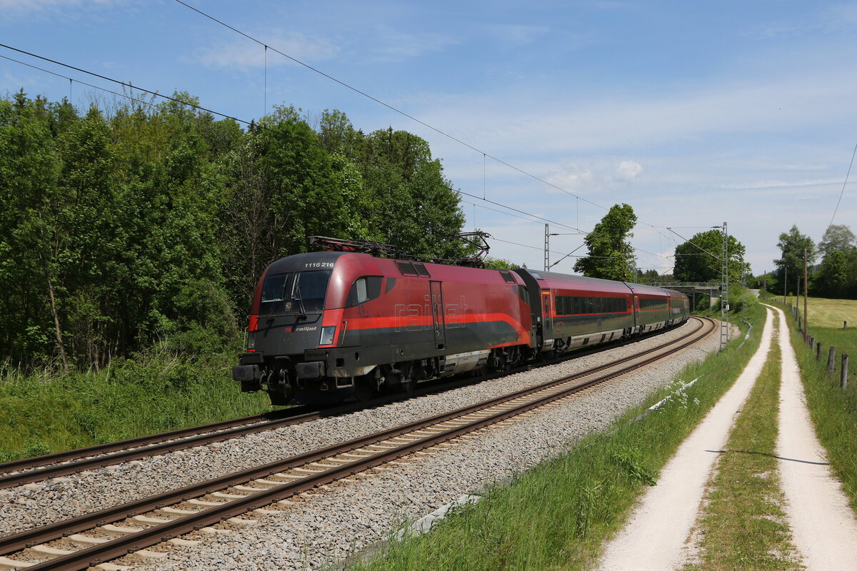 1116 216 aus Salzburg kommend am 2. Juni 2021 bei Grabensttt.