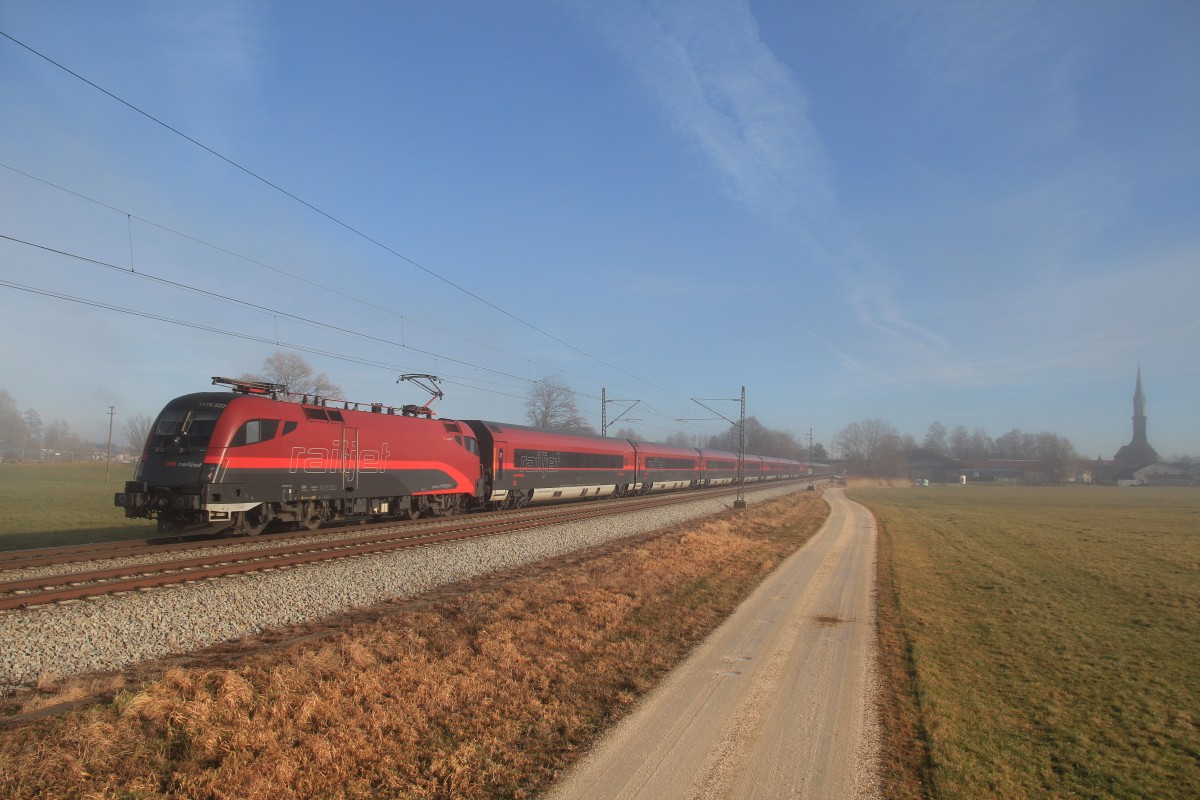 1116 237-9 bei leichtem Nebel am 21. Dezember 2013 bei bersee am Chiemsee.