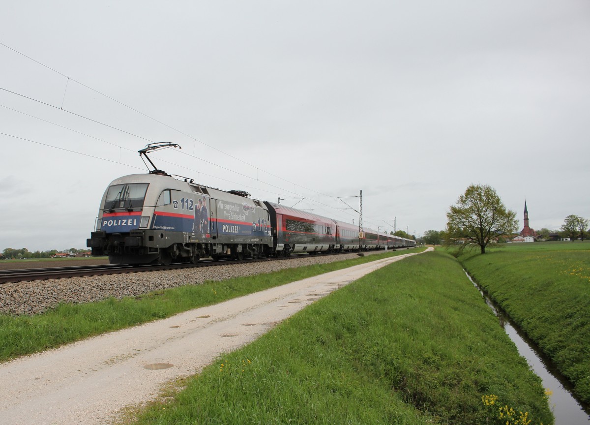 1116 250  Polizei-Taurus  schiebend an einem Railjet am 3. Mai 2015 bei bersee am Chiemsee.