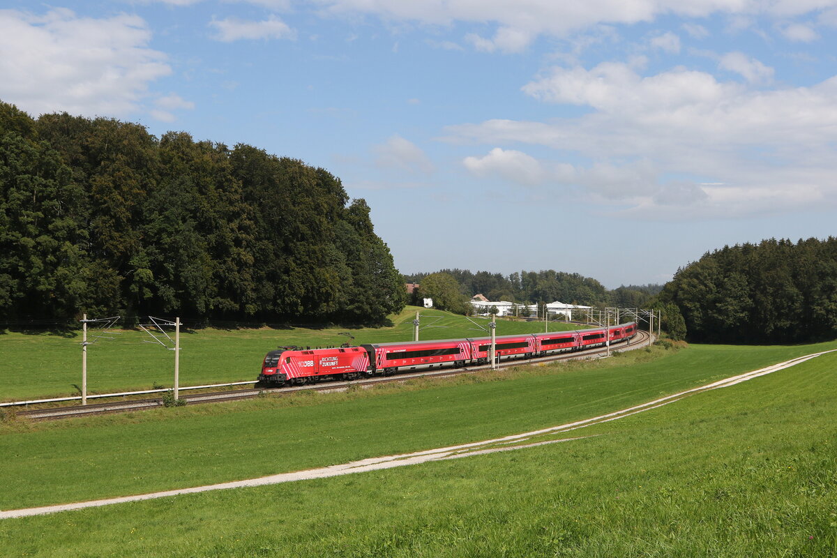 1116 251  100 Jahre BB  aus Salzburg kommend am 24. September 2024 bei Axdorf.