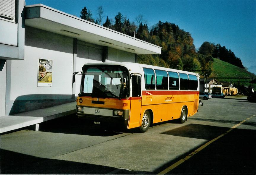 (111'722) - Bossert, Menzberg - LU 15'564 - Mercedes am 26. Oktober 2008 beim Bahnhof Menznau