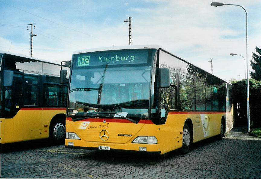 (111'810) - Lang, Wenslingen - BL 7386 - Mercedes am 2. November 2008 beim Bahnhof Gelterkinden