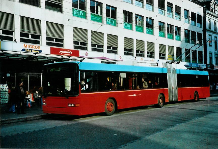 (111'910) - VB Biel - Nr. 84 - NAW/Hess Gelenktrolleybus am 10. November 2008 in Biel, Guisanplatz