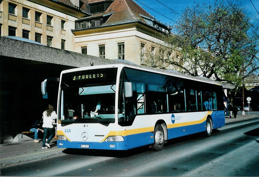 (112'024) - TC La Chaux-de-Fonds - Nr. 216/NE 56'216 - Mercedes am 10. November 2008 beim Bahnhof La Chaux-de-Fonds