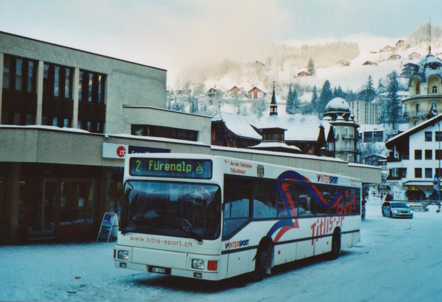 (113'413) - EAB Engelberg - OW 10'195 - MAN am 26. Dezember 2008 beim Bahnhof Engelberg