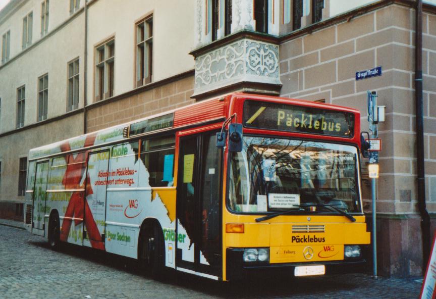 (113'518) - VAG Freiburg - Nr. 824/FR-SW 824 - Mercedes Pcklebus am 3. Januar 2009 in Freiburg, Engelstrasse