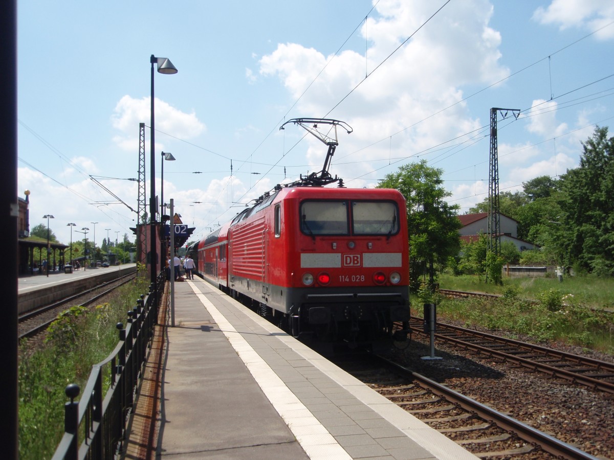 114 028 als RE 20 nach Halle (Saale) Hbf in Uelzen. 24.05.2014