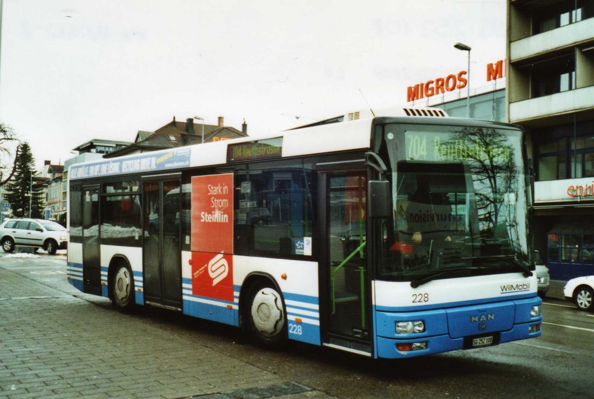 (114'015) - WilMobil, Wil - Nr. 8/SG 252'108 - MAN (ex Wick, Wil Nr. 8) am 21. Januar 2009 beim Bahnhof Wil