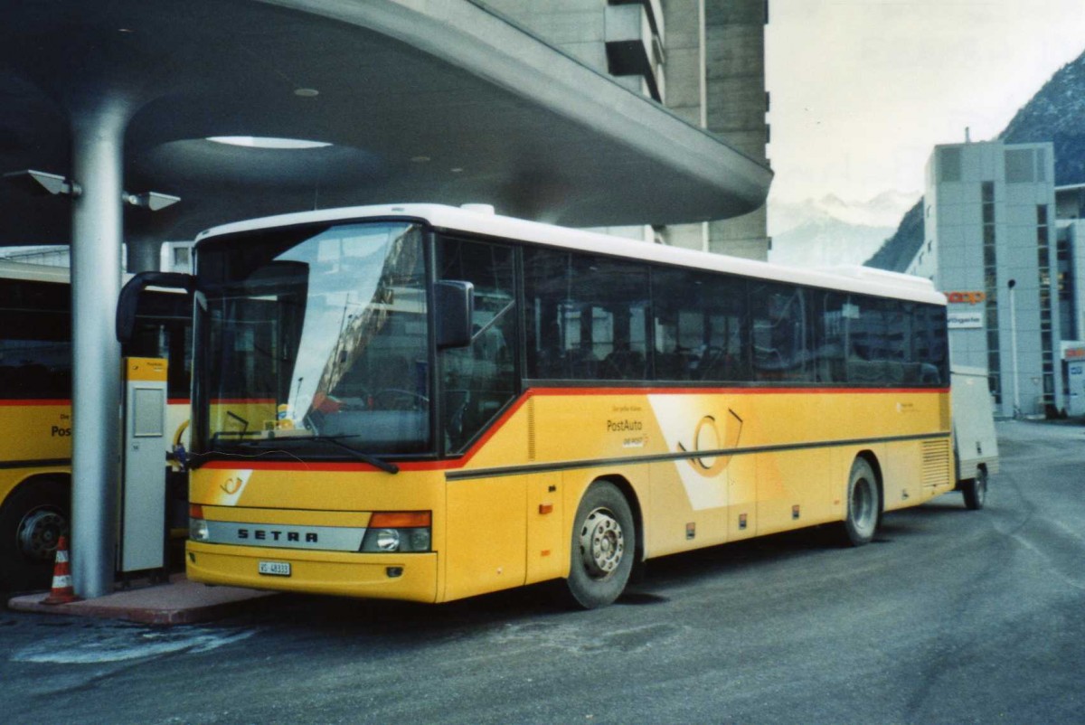 (114'329) - Autotour, Visp - VS 48'333 - Setra am 15. Februar 2009 beim Bahnhof Visp