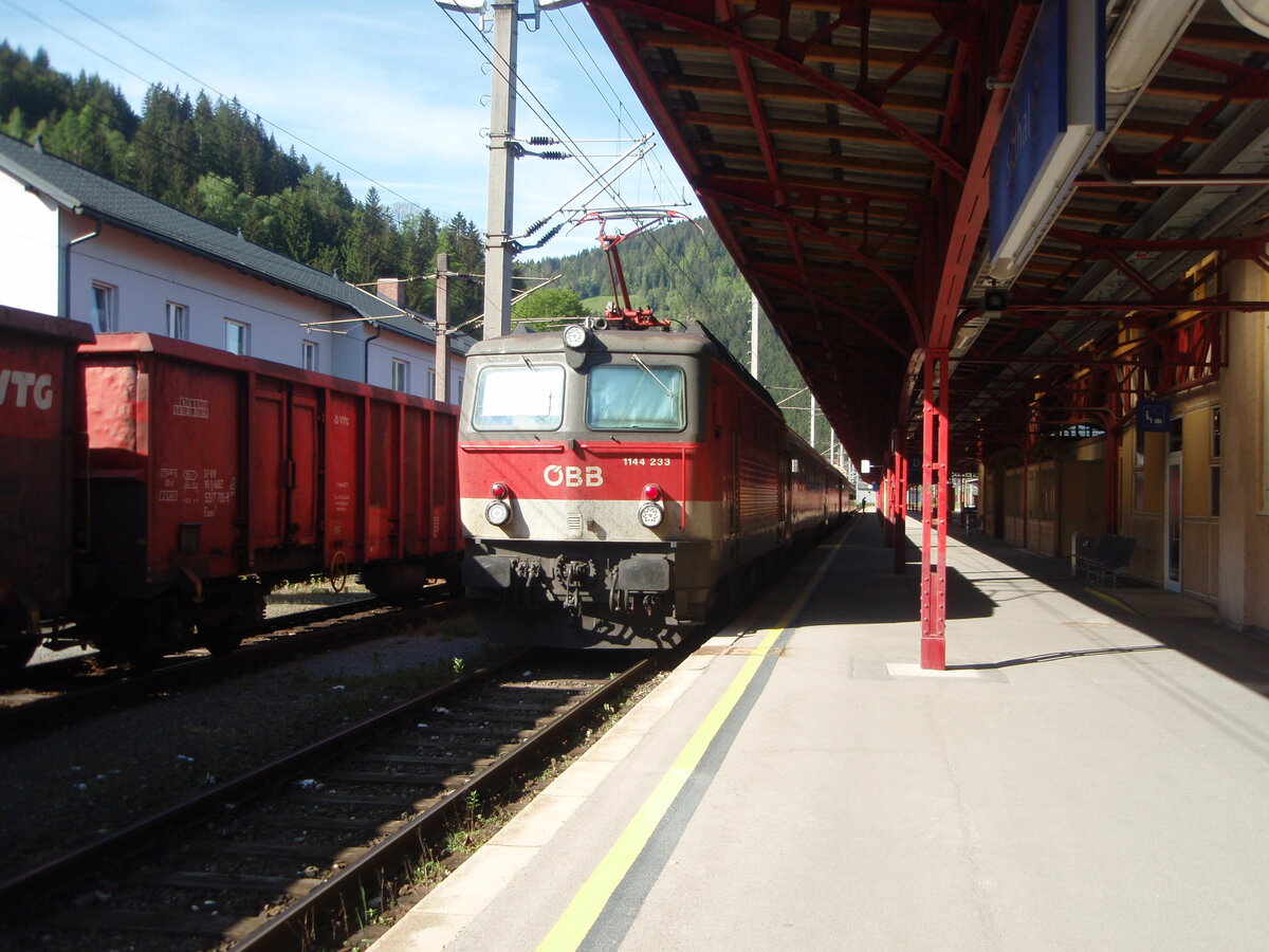 1144 233 als IC Graz Hbf - Salzburg Hbf in Selzthal. 06.05.2024