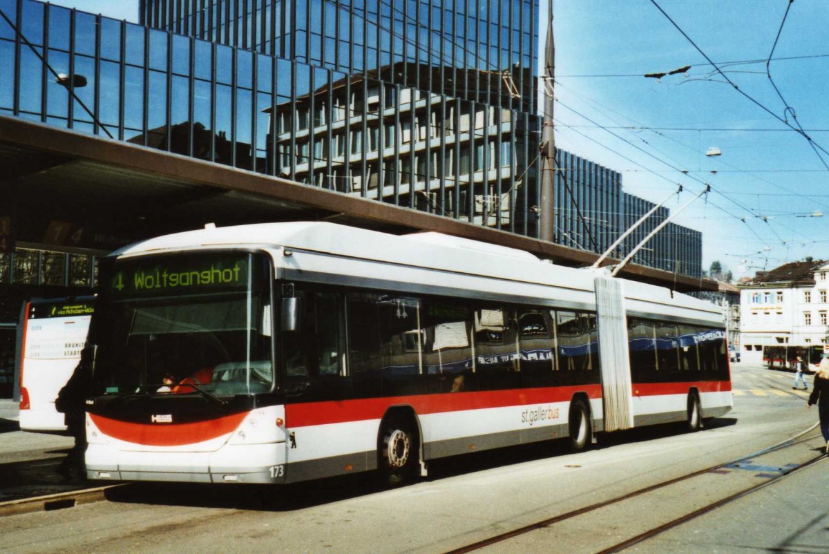 (115'410) - St. Gallerbus, St. Gallen - Nr. 173 - Hess/Hess Gelenktrolleybus am 18. Mrz 2009 beim Bahnhof St. Gallen