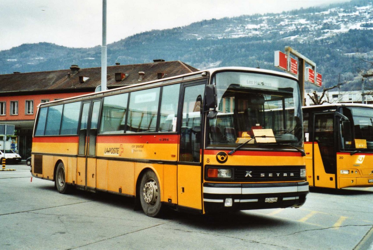 (115'610) - PostAuto Wallis - Nr. 8/VS 241'994 - Setra (ex P 25'058) am 30. Mrz 2009 beim Bahnhof Sion