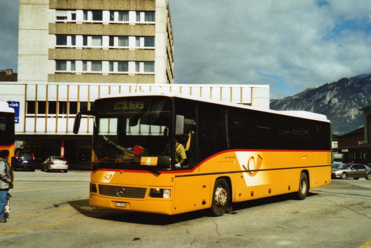 (115'718) - Lathion, Sion - Nr. 7/VS 75'178 - Mercedes am 30. Mrz 2009 beim Bahnhof Sion