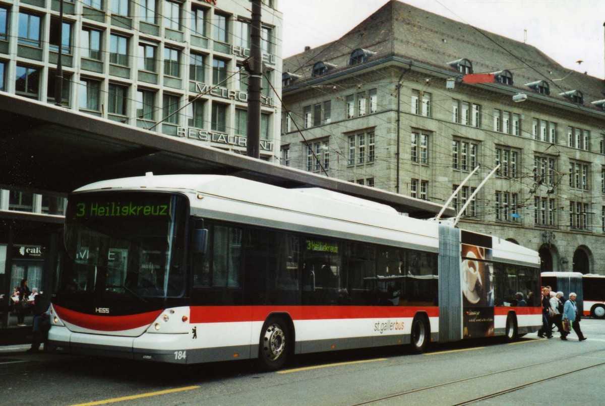 (116'015) - St. Gallerbus, St. Gallen - Nr. 184 - Hess/Hess Gelenktrolleybus am 22. April 2009 beim Bahnhof St. Gallen