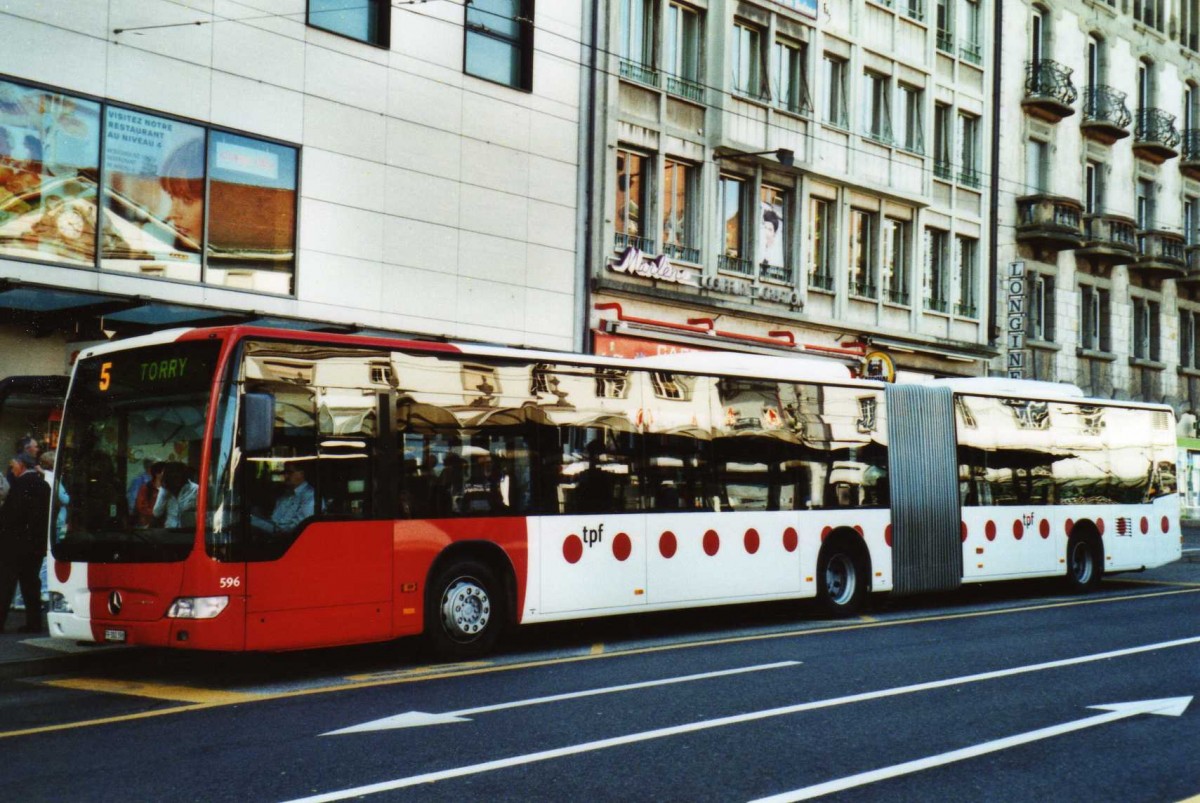 (116'109) - TPF Fribourg - Nr. 596/FR 300'398 - Mercedes am 25. April 2009 beim Bahnhof Fribourg