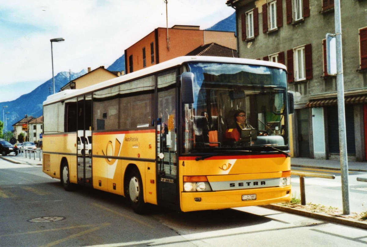 (116'229) - Marchetti, Airolo - Nr. 4/TI 217'891 - Setra am 30. April 2009 beim Bahnhof Biasca