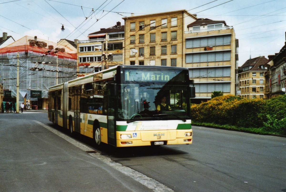 (116'323) - TN Neuchtel - Nr. 245/NE 114'245 - MAN am 3. Mai 2009 in Neuchtel, Place Pury