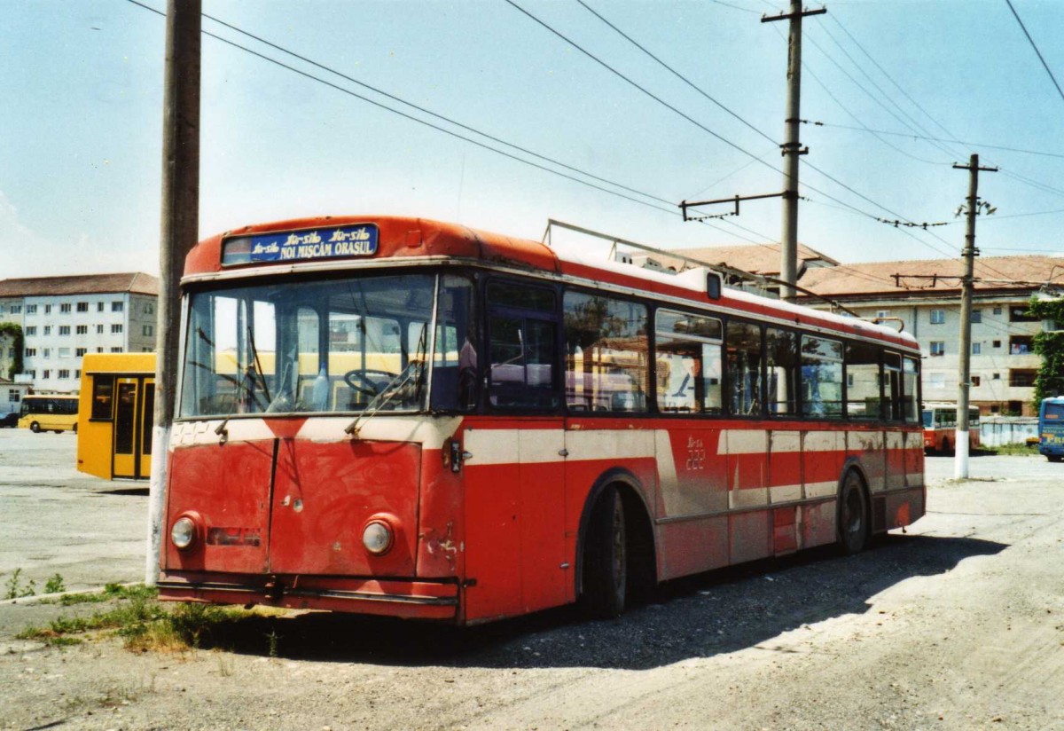 (116'832) - Tursib, Sibiu - Nr. 222 - FBW/R&J Trolleybus (ex Nr. 686; ex VB Biel Nr. 5) am 27. Mai 2009 in Sibiu, Depot