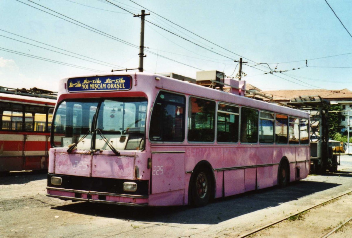 (116'833) - Tursib, Sibiu - Nr. 225 - FBW/R&J Trolleybus (ex Nr. 689; ex VB Biel Nr. 12) am 27. Mai 2009 in Sibiu, Depot