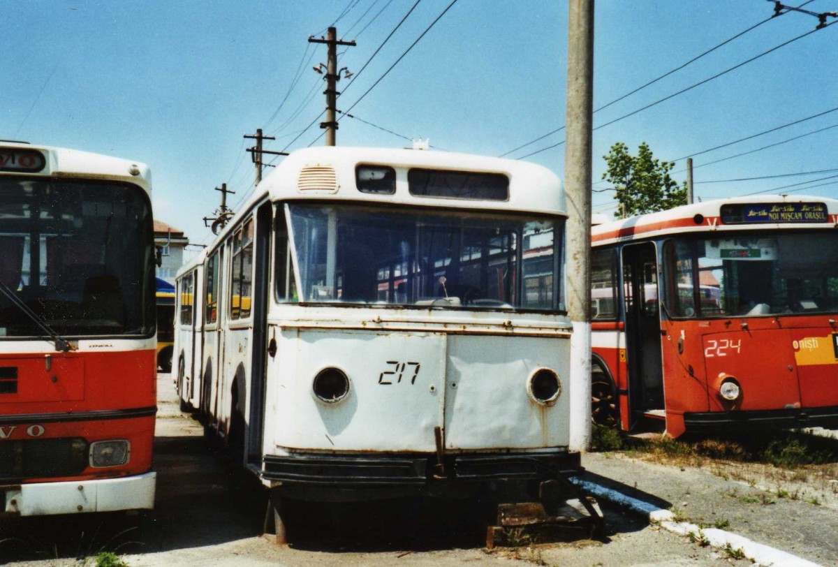 (116'836) - Tursib, Sibiu - Nr. 217 - FBW/SWS Gelenktrolleybus (ex TL Lausanne Nr. 803; ex VBZ Zrich Nr. 122) am 27. Mai 2009 in Sibiu, Depot