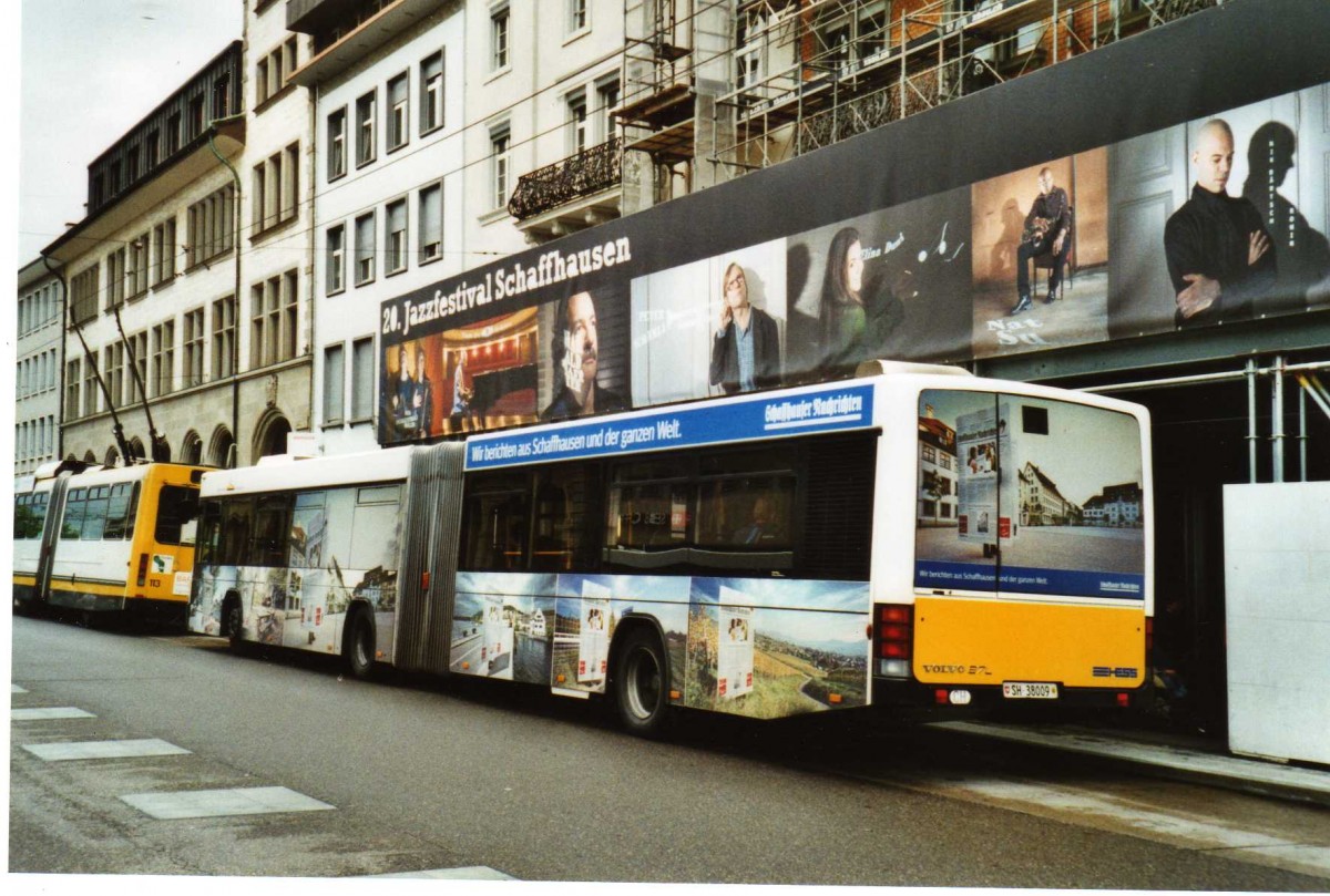 (117'223) - VBSH Schaffhausen - Nr. 9/SH 38'009 - Volvo/Hess am 6. Juni 2009 beim Bahnhof Schaffhausen