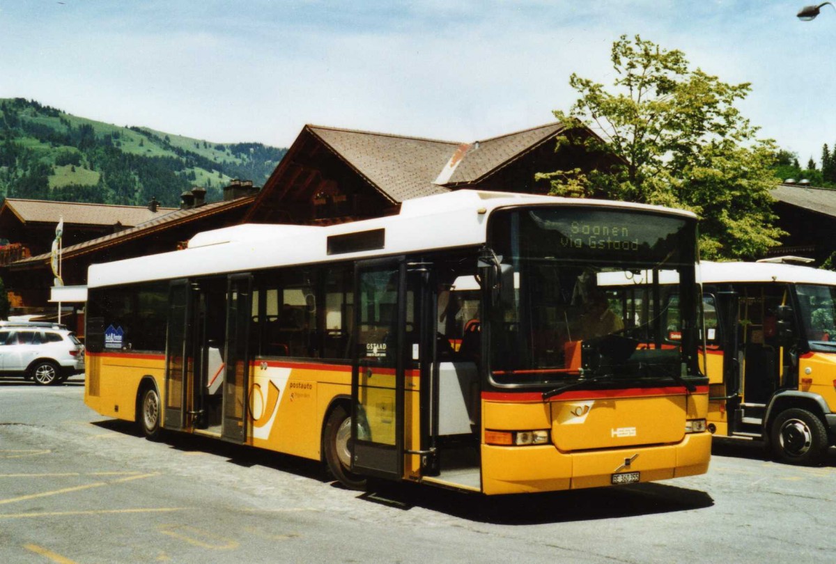 (117'702) - Kbli, Gstaad - BE 360'355 - Volvo/Hess am 14. Juni 2009 beim Bahnhof Gstaad