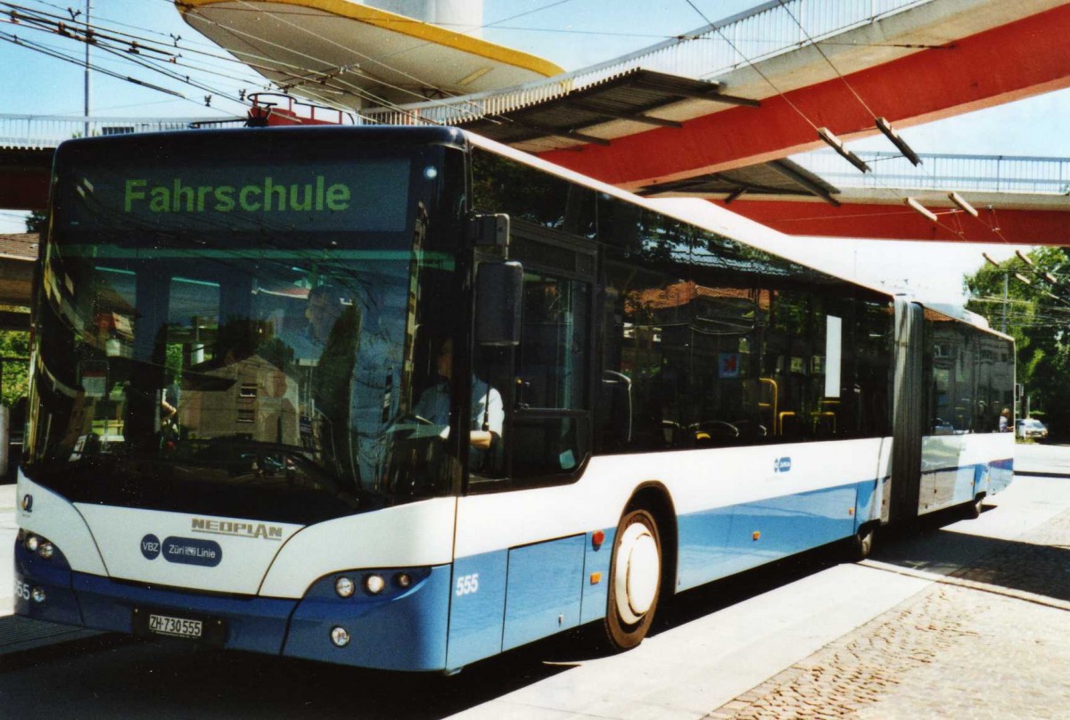 (117'735) - VBZ Zrich - Nr. 555/ZH 730'555 - Neoplan am 17. Juni 2009 in Zrich, Bucheggplatz