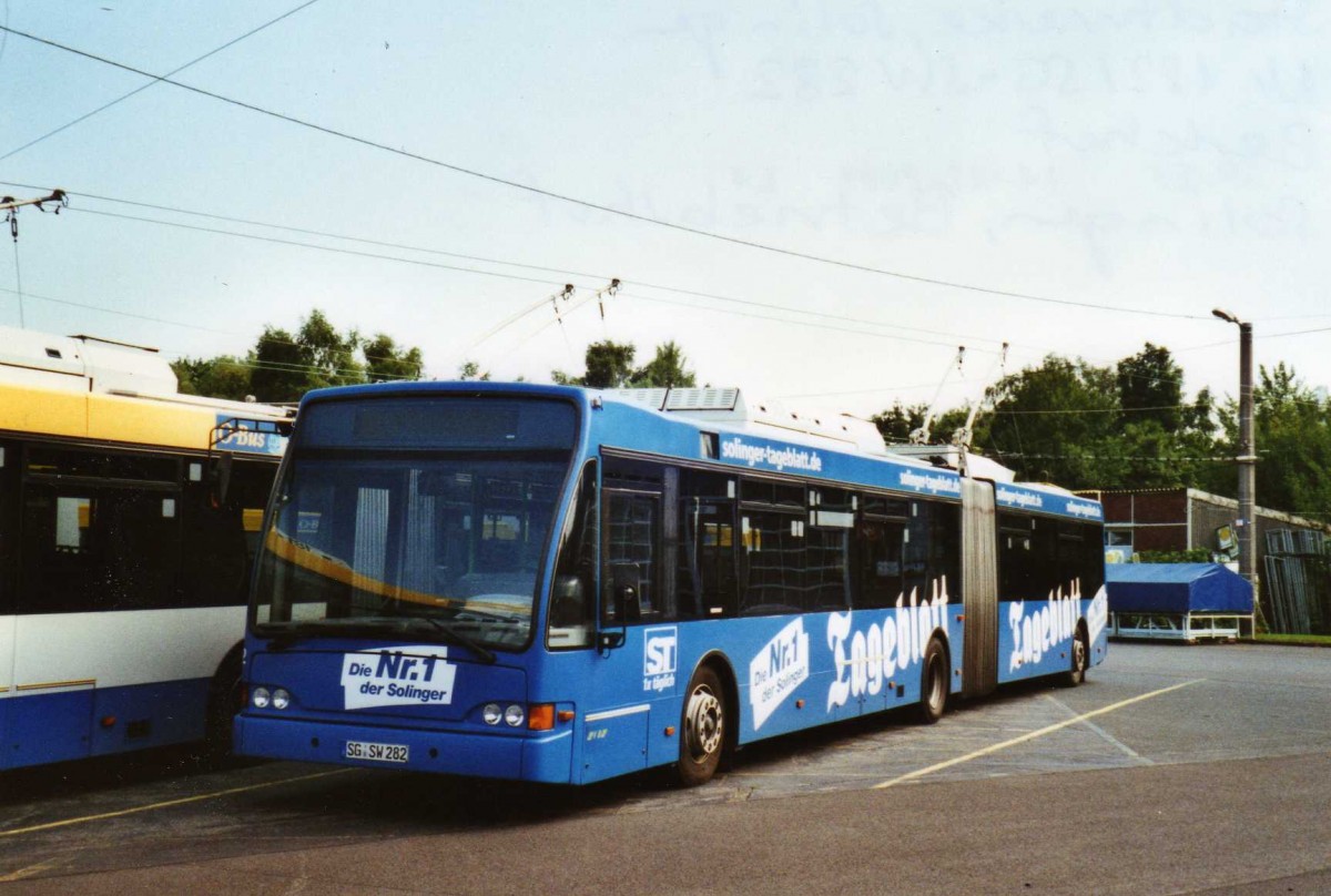 (118'029) - SWS Solingen - Nr. 182/SG-SW 282 - Berkhof Gelenktrolleybus am 5. Juli 2009 in Solingen, Betriebshof