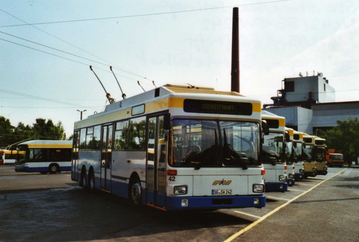 (118'125) - SWS Solingen - Nr. 42/SG-SW 242 - MAN/Grf&Stift Trolleybus am 5. Juli 2009 in Solingen, Betriebshof