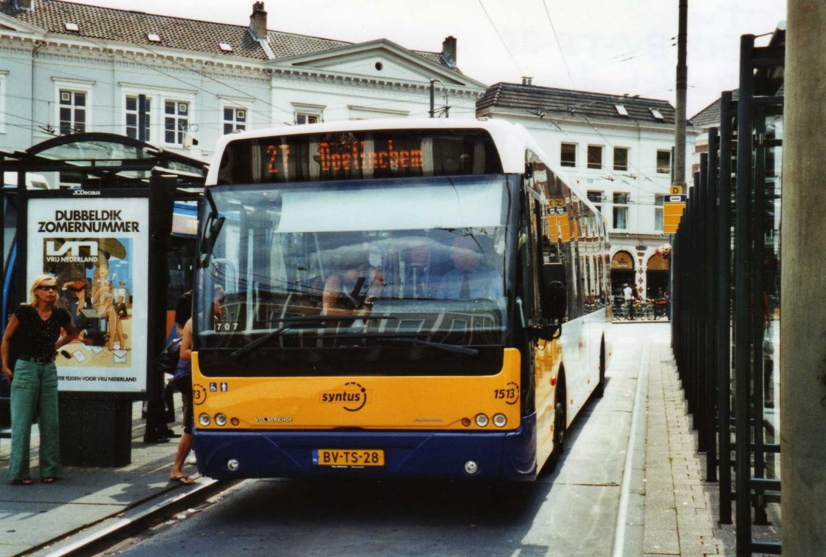 (118'211) - Syntus - Nr. 1513/BV-TS-28 - VDL Berkhof am 5. Juli 2009 beim Bahnhof Arnhem