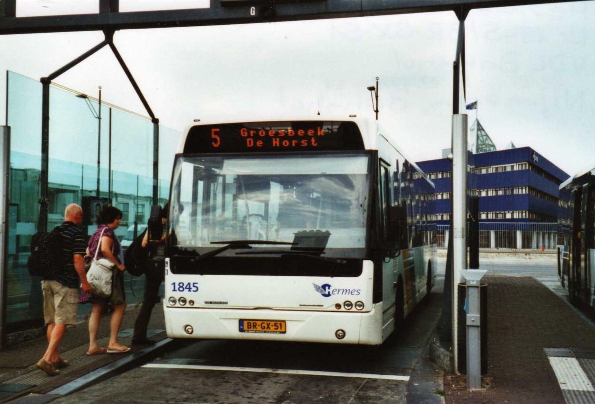 (118'302) - Hermes, Kampen - Nr. 1845/BR-GX-51 - VDL Berkhof am 5. Juli 2009 beim Bahnhof Arnhem