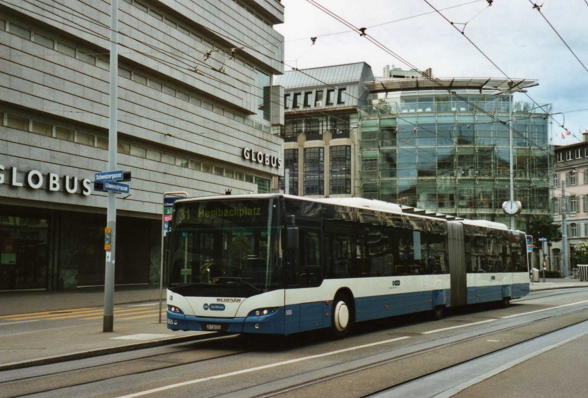 (119'117) - VBZ Zrich - Nr. 555/ZH 730'555 - Neoplan am 12. Juli 2009 in Zrich, Lwenplatz