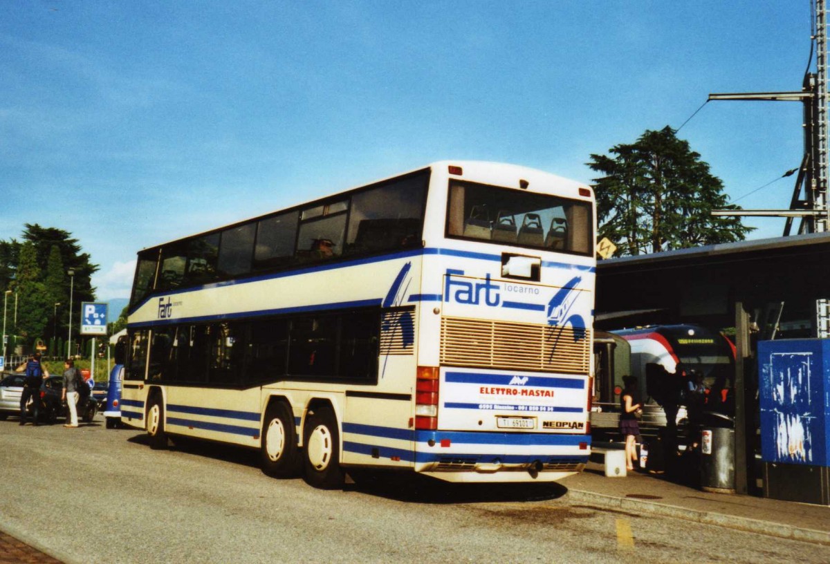 (119'321) - FART Locarno - Nr. 1/TI 69'101 - Neoplan (ex Nr. 101) am 26. Juli 2009 beim Bahnhof Locarno