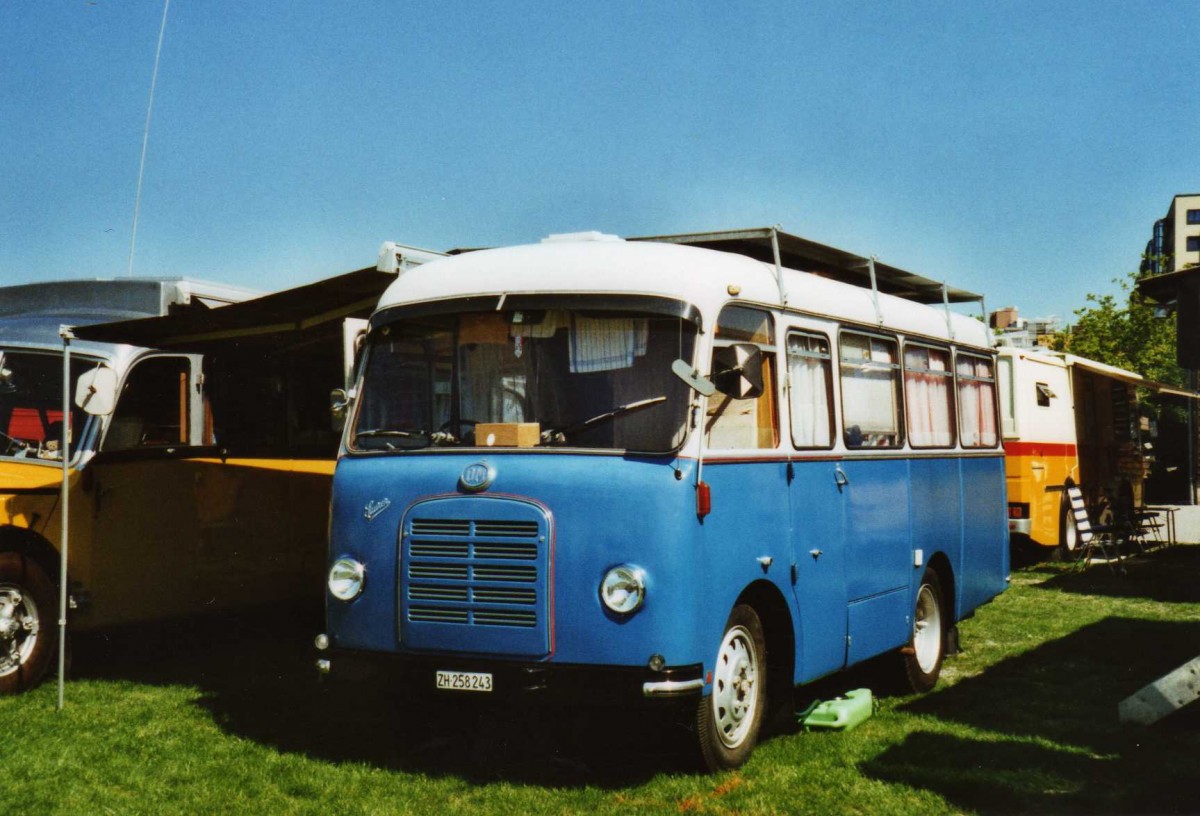 (119'835) - Ochsenbein, Hirzel - ZH 258'243 - Saurer-OM am 15. August 2009 in Zug, Wohnbustreffen