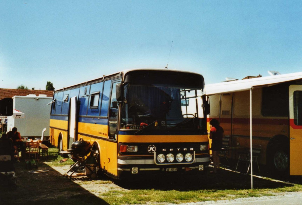 (119'910) - Burri, Aarberg - BE 807 U - Setra (ex AVA Aarberg Nr. 10) am 15. August 2009 in Zug, Wohnbustreffen