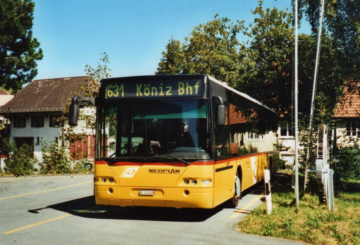 (120'814) - Engeloch, Riggisberg - Nr. 4/BE 520'405 - Neoplan (ex Nr. 12) am 30. August 2009 in Riggisberg, Garage