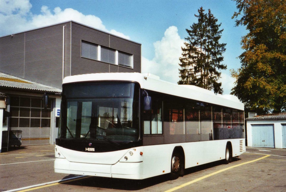 (121'410) - Aus Oesterreich: PostBus - Scania/Hess am 27. September 2009 in Bellach, Hess