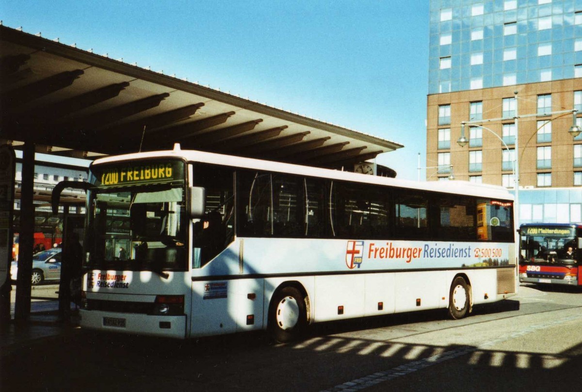 (121'612) - Freiburger-Reisedienst, Freiburg - FR-AZ 915 - Setra am 20. Oktober 2009 beim Bahnhof Freiburg