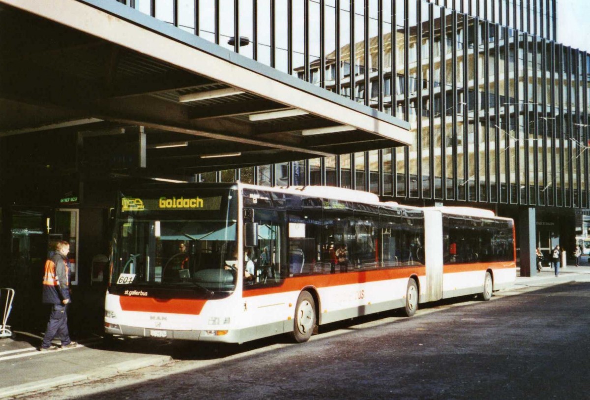 (121'712) - St. Gallerbus, St. Gallen - Nr. 294/SG 198'294 - MAN am 24. Oktober 2009 beim Bahnhof St. Gallen