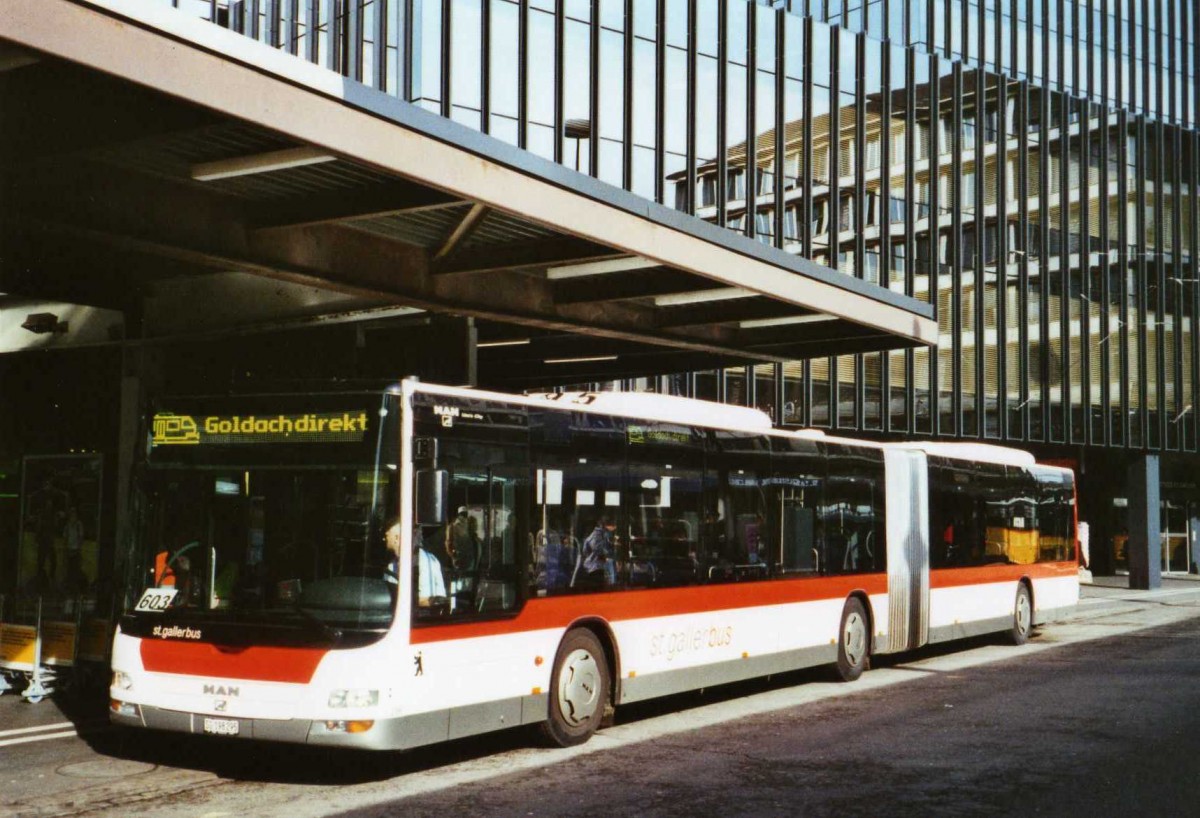 (121'720) - St. Gallerbus, St. Gallen - Nr. 295/SG 198'295 - MAN am 24. Oktober 2009 beim Bahnhof St. Gallen