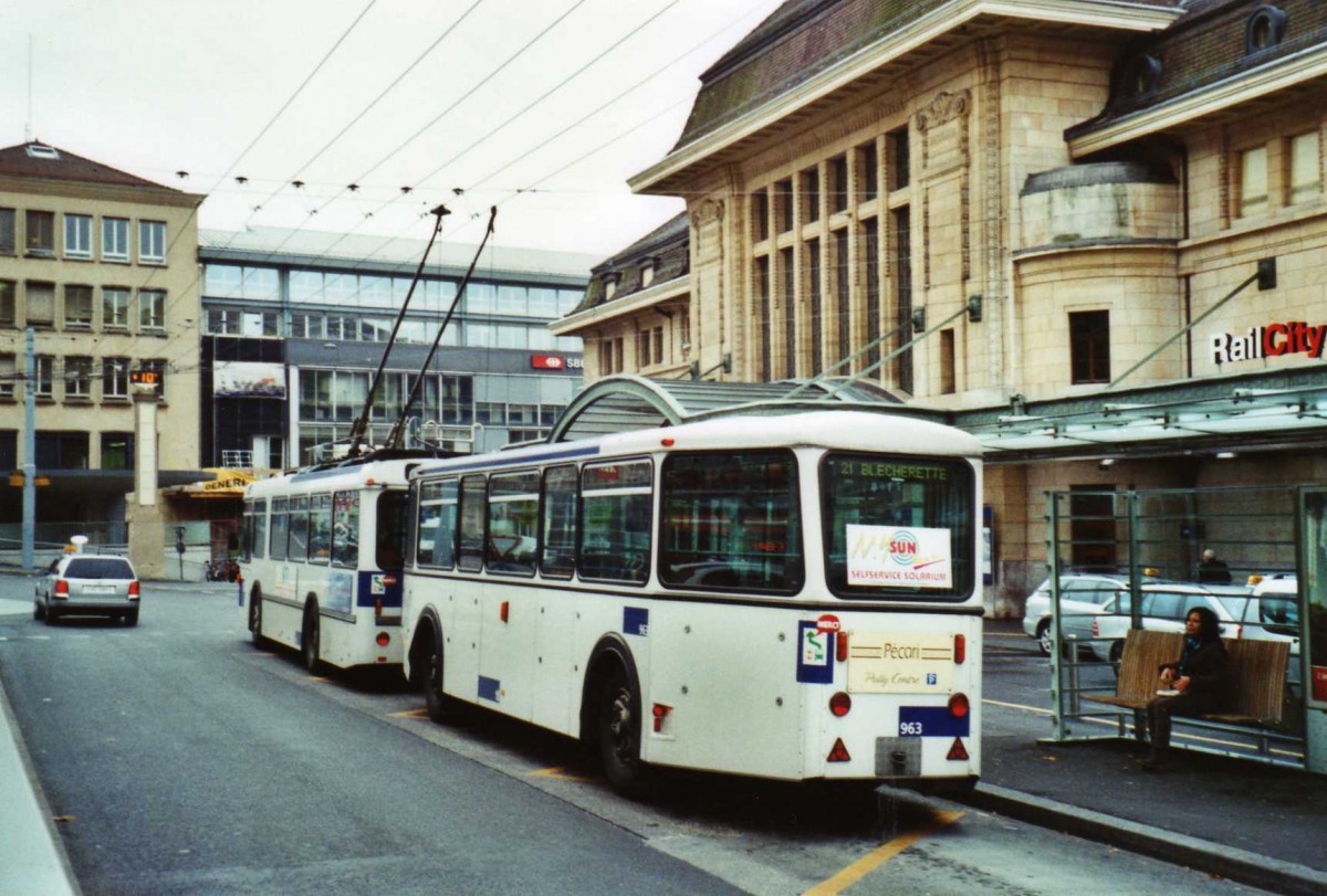 (122'222) - TL Lausanne - Nr. 963 - Rochat/Lauber Personenanhnger am 19. November 2009 beim Bahnhof Lausanne