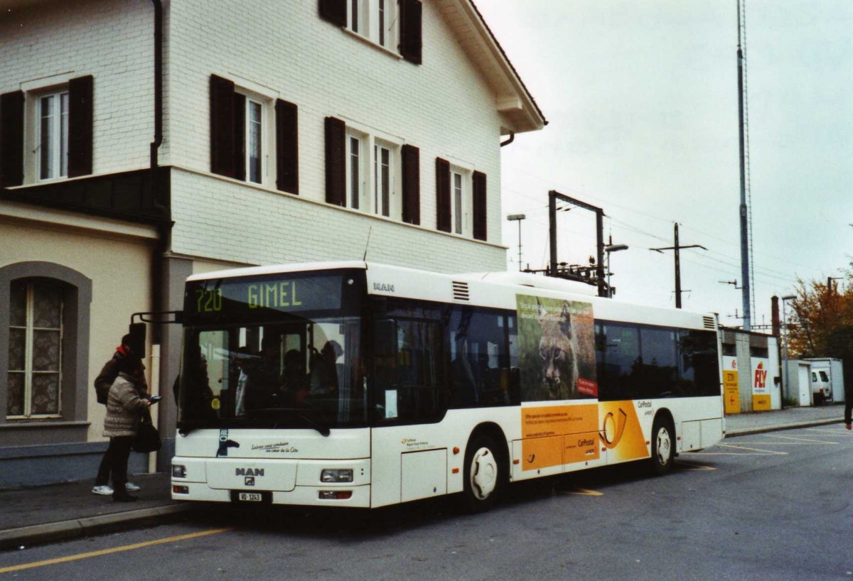 (122'409) - ARCC Aubonne - VD 1243 - MAN am 19. November 2009 beim Bahnhof Allaman