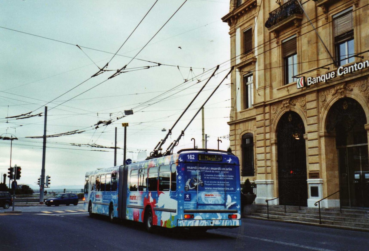 (122'531) - TN Neuchtel - Nr. 162 - FBW/Hess Gelenktrolleybus am 5. Dezember 2009 in Neuchtel, Place Pury