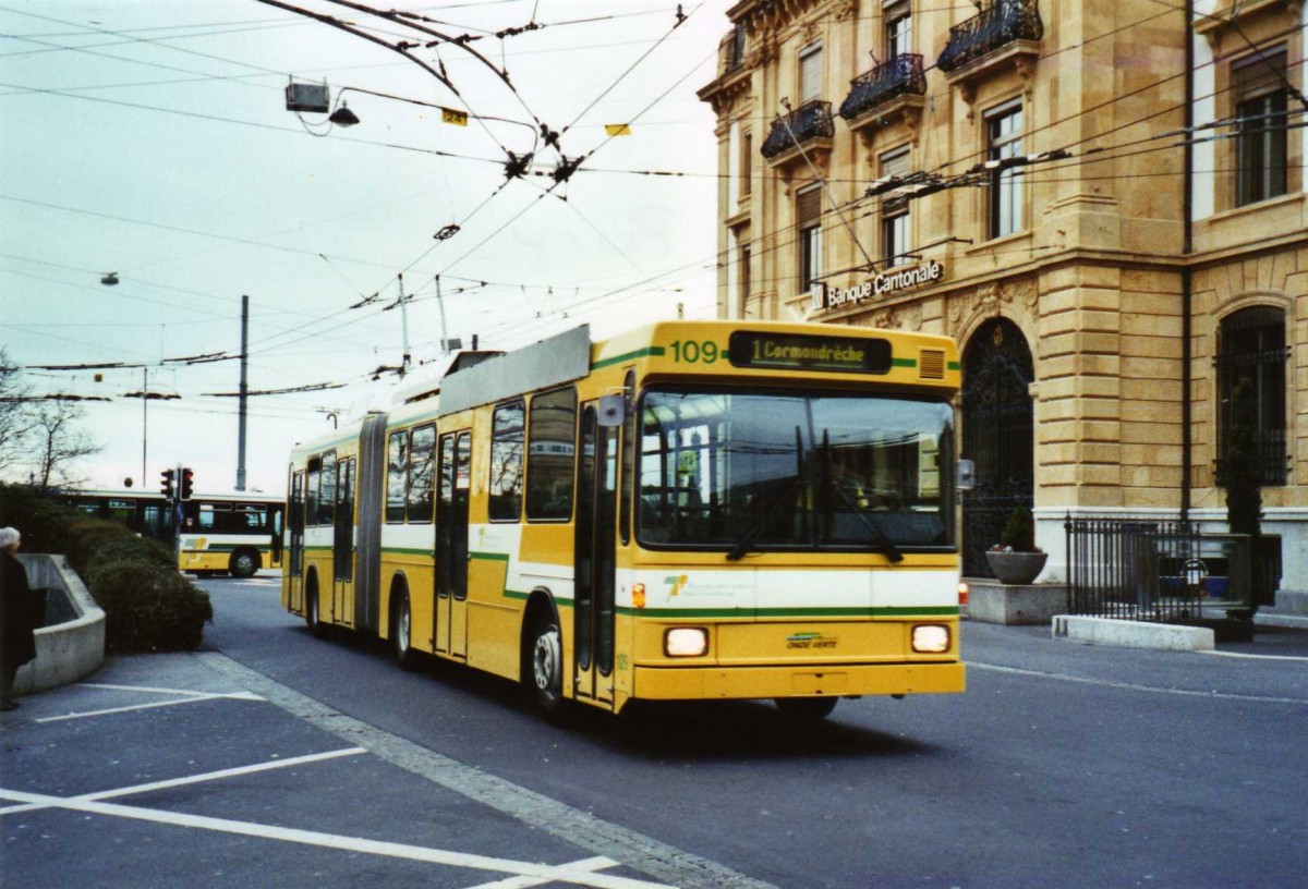 (122'537) - TN Neuchtel - Nr. 109 - NAW/Hess Gelenktrolleybus am 5. Dezember 2009 in Neuchtel, Place Pury