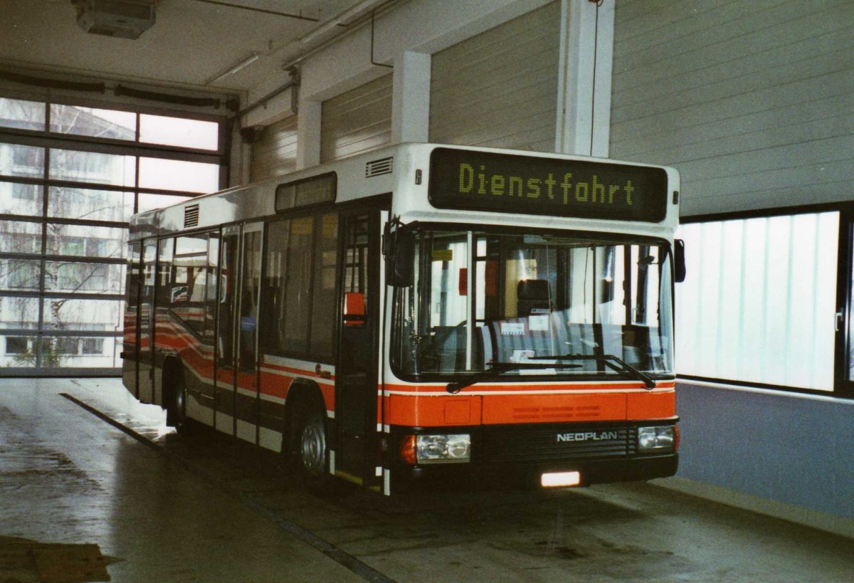 (122'715) - Bamert, Wollerau - SZ 29'202 - Neoplan am 10. Dezember 2009 in Wollerau, Garage