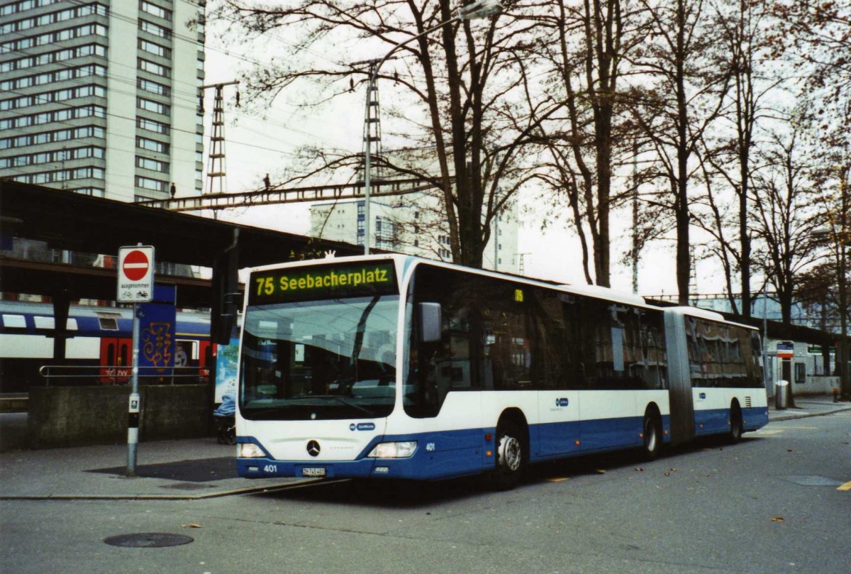 (122'922) - VBZ Zrich - Nr. 401/ZH 745'401 - Mercedes am 13. Dezember 2009 beim Bahnhof Zrich-Oerlikon